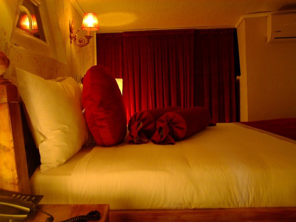 Hotel Ishakpasa Konagi اسطنبول الغرفة الصورة